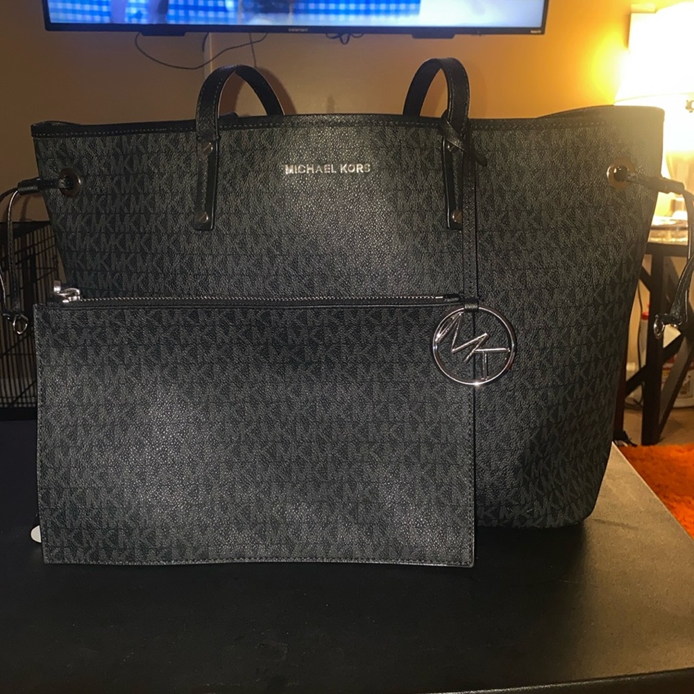 COPY - MICHAEL KORS TRAVEL TOTE SET